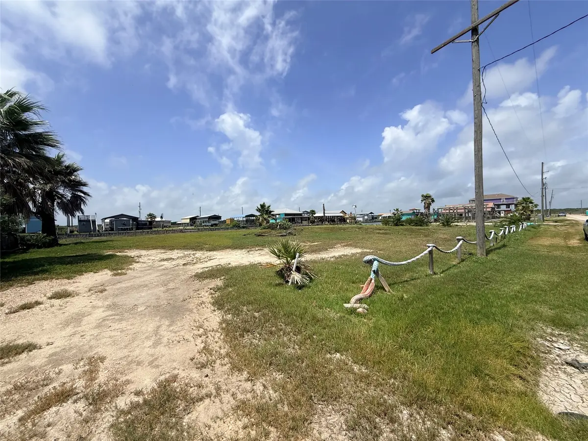 1495 Mabry St Street, Gilchrist, TX 77617 - #1