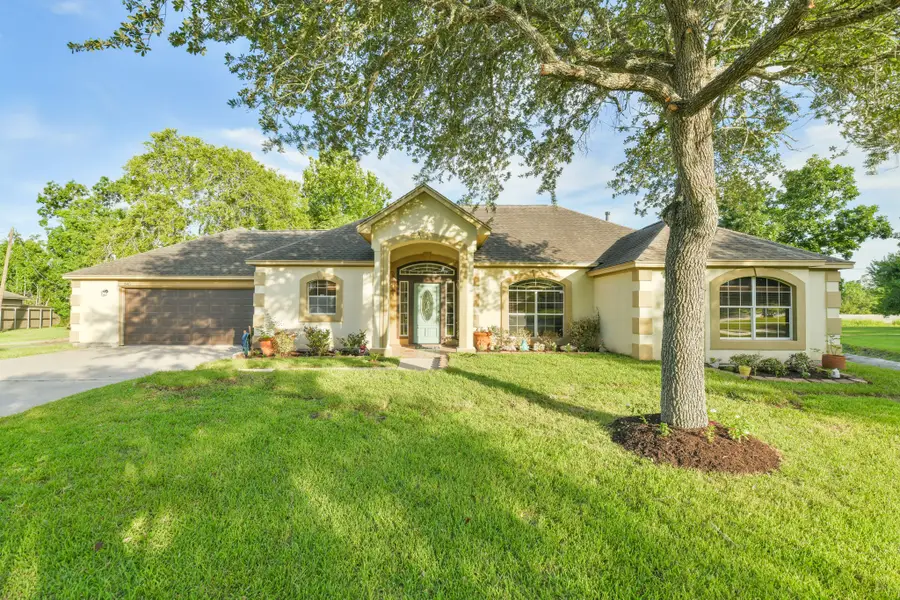 645 Westwood Circle, La Marque, TX 77568 - Image #2