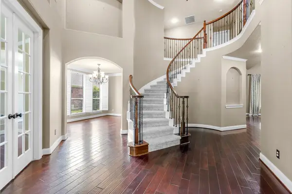 95 W Hullwood Circle, The Woodlands, TX 77389