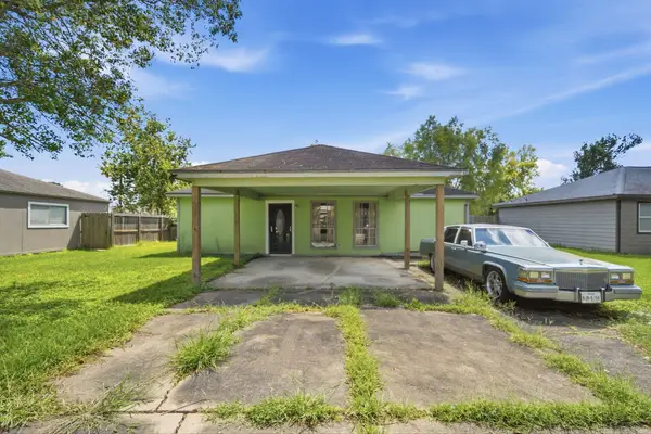 4826 27th Street, Dickinson, TX 77539