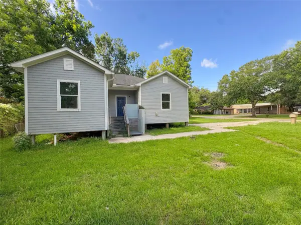 303 S 4th Street, Alvin, TX 77511