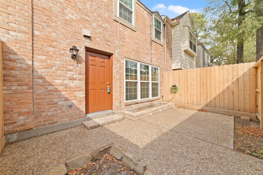 889 Wax Myrtle Lane, Houston, TX 77079 - Image #3