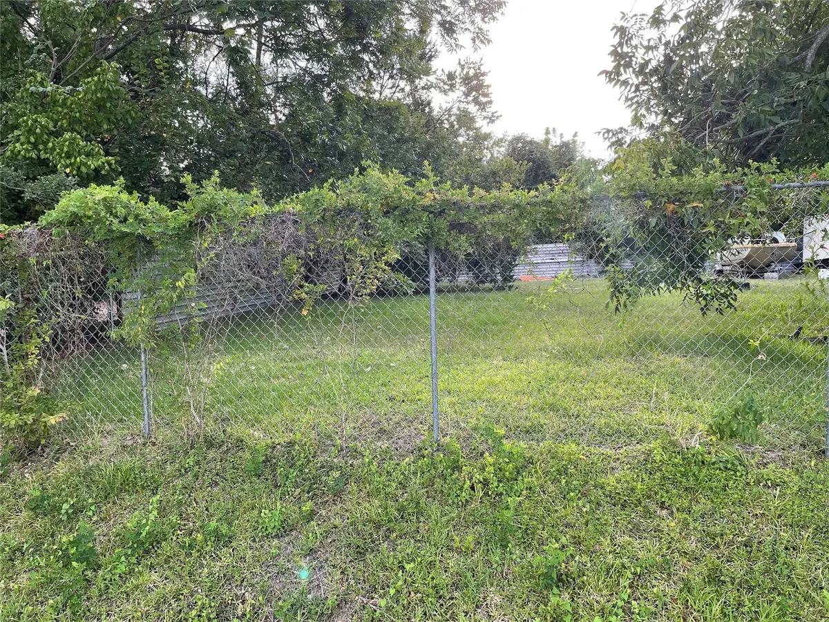 6609 Ezzard Charles Lane, Houston, TX 77091 - Image #1