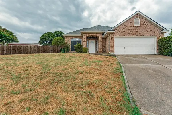 6025 Western Creek Lane, Haltom City, TX 76137