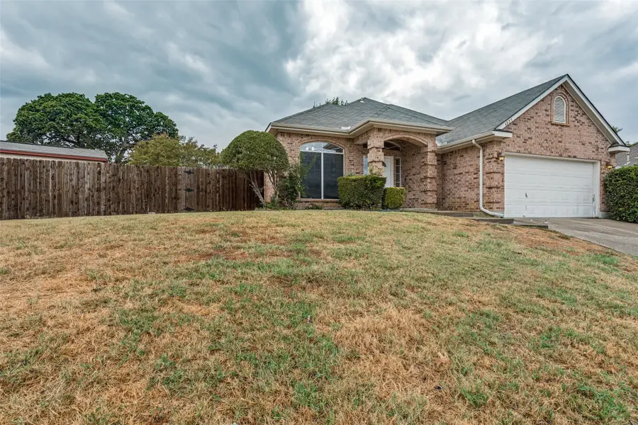 6025 Western Creek Lane, Haltom City, TX 76137 - #2