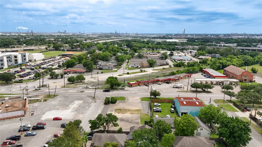 2002 Broadway Street, Houston, TX 77012 - Image #2