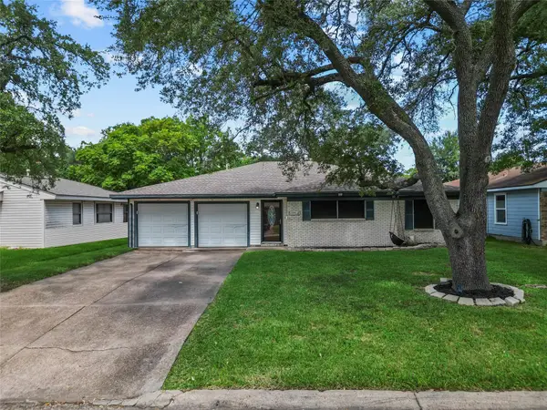 2106 19th Avenue N, Texas City, TX 77590