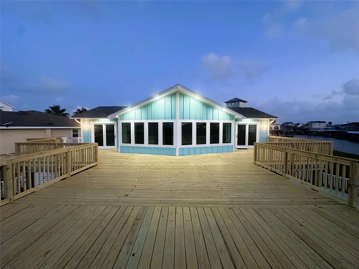 1326 Hawaii Drive, Tiki Island, TX 77554 - Image #1