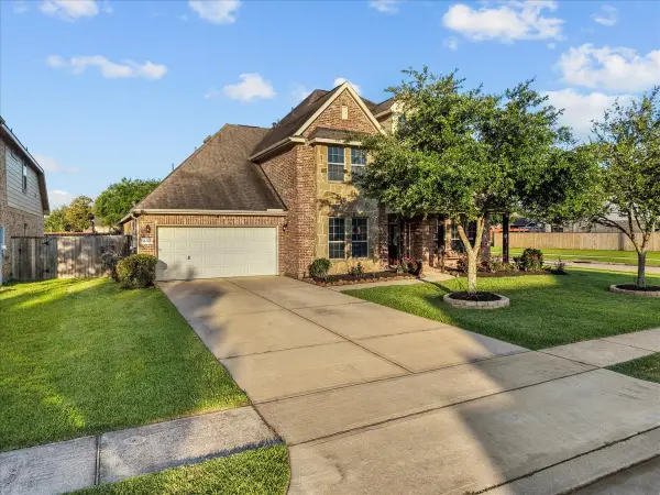 2246 Oakleaf Trail Lane, League City, TX 77573