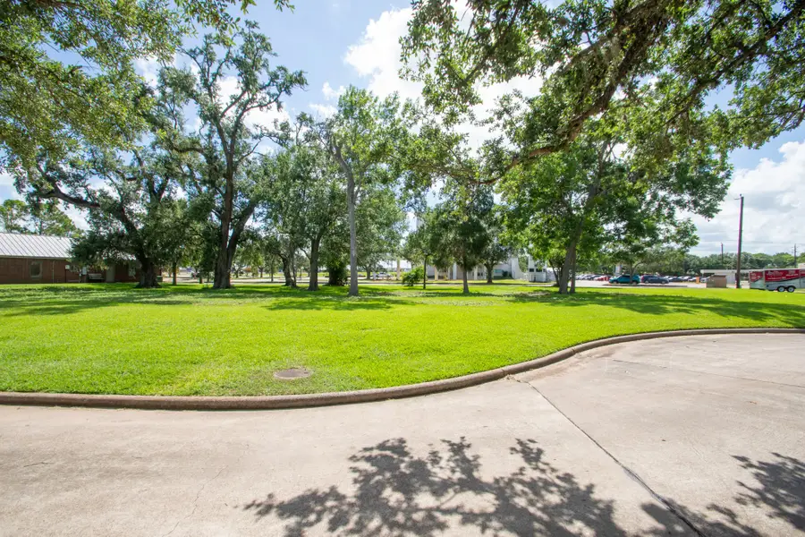 5 West Way Court, Lake Jackson, TX 77566 - Image #2