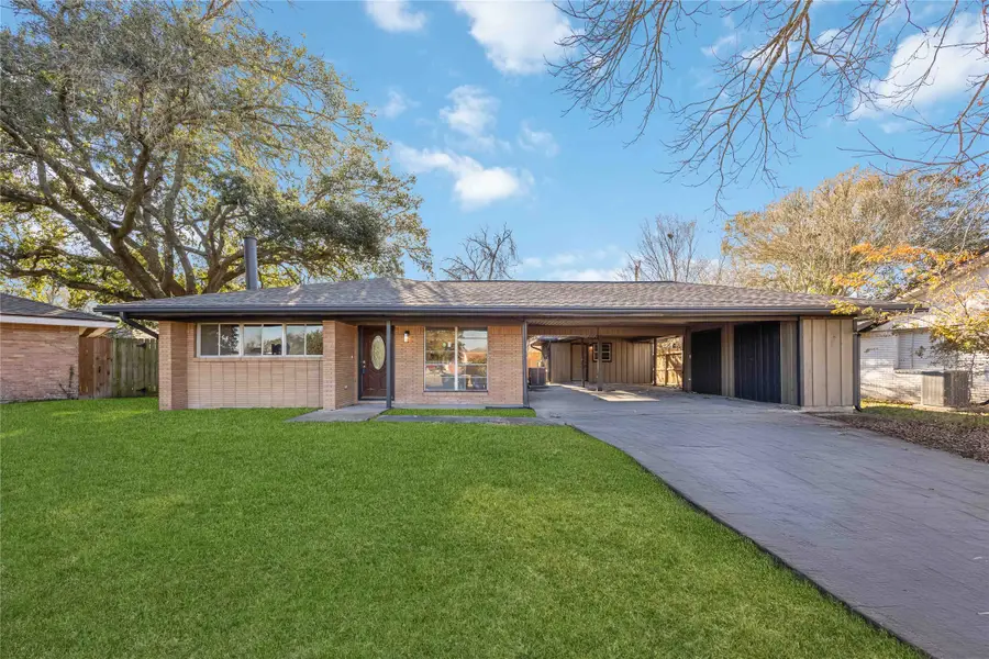 1806 Meadowview Drive, Alvin, TX 77511 - #2