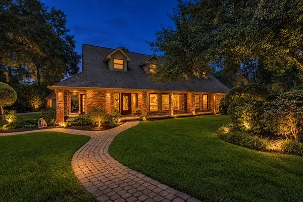 11 Holly Tree Lane, Spring, TX 77373