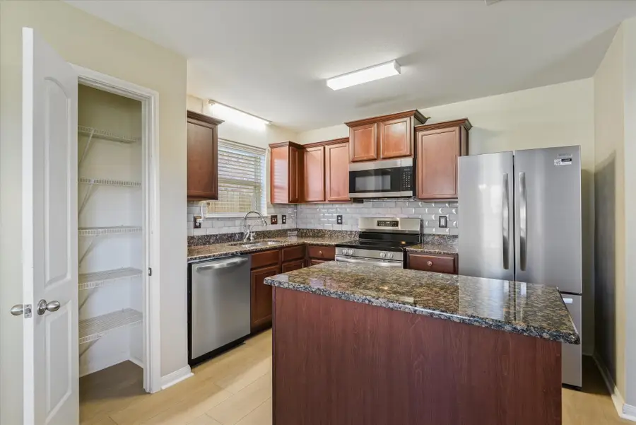 412 Hawks View Drive, La Marque, TX 77568 - Image #3