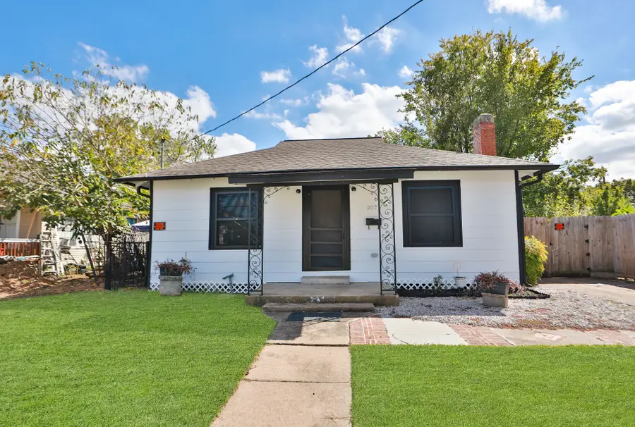 207 Cosmos Street, Houston, TX 77009 - Image #2