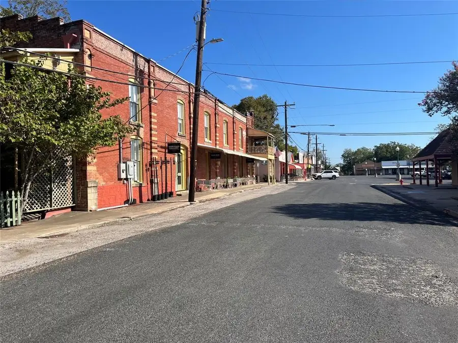 204 W Fayette Street, Fayetteville, TX 78940 - Image #3