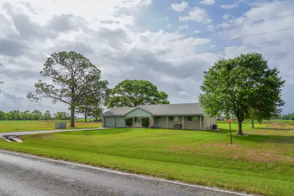 9747 N County Road 393, Louise, TX 77455