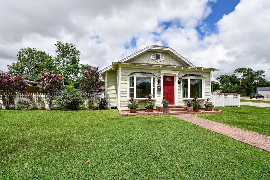 411 S Mechanic Street, El Campo, TX 77437 - #2