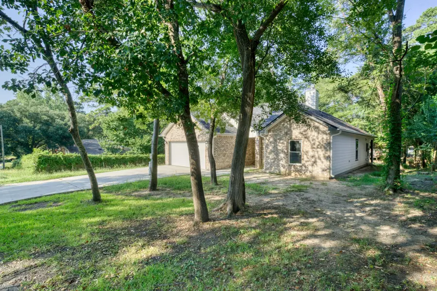 1112 Holly Springs Drive, Huntsville, TX 77320 - Image #3