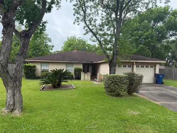 4929 Monarch Oak Lane, Texas City, TX 77591