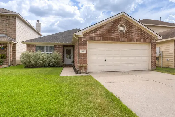 5049 Willow Point Drive, Conroe, TX 77303