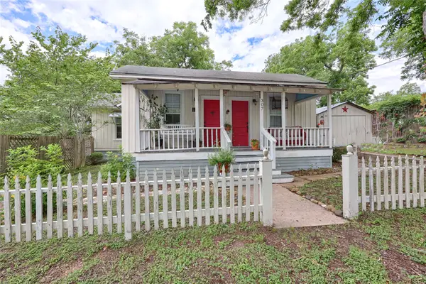 307 W Market Street, Fayetteville, TX 78940