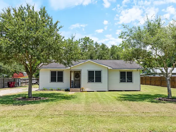444 Avenue C, Blessing, TX 77419