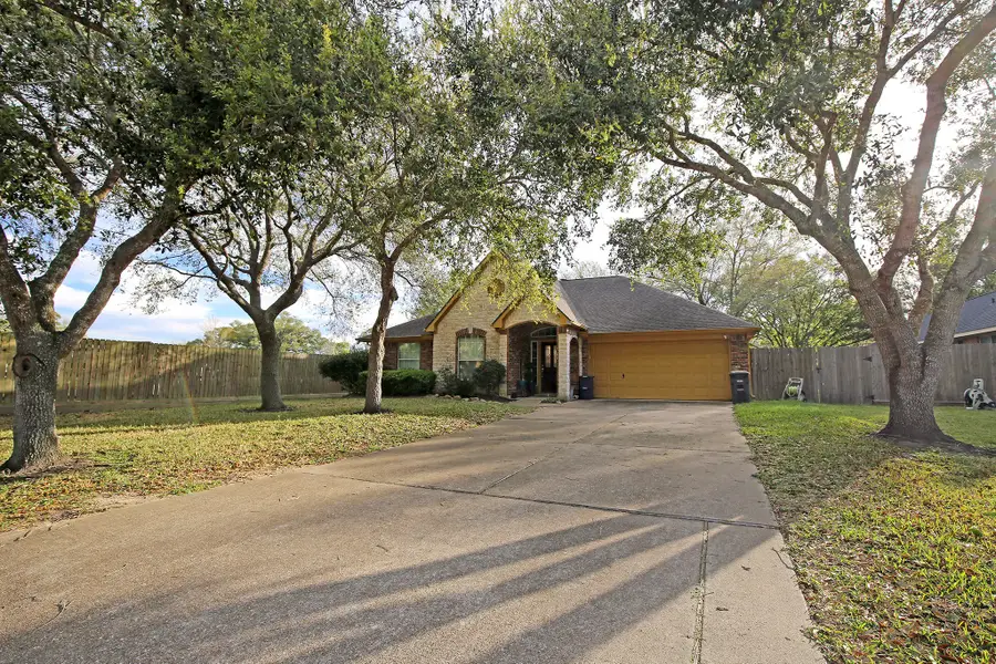 907 Riverside Drive, Alvin, TX 77511 - #2