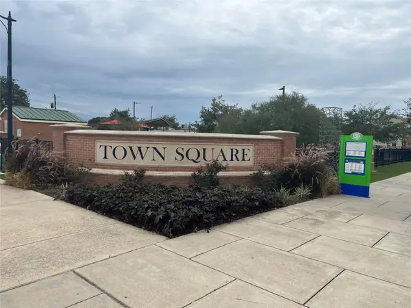 112 W Texas Avenue, Baytown, TX 77520