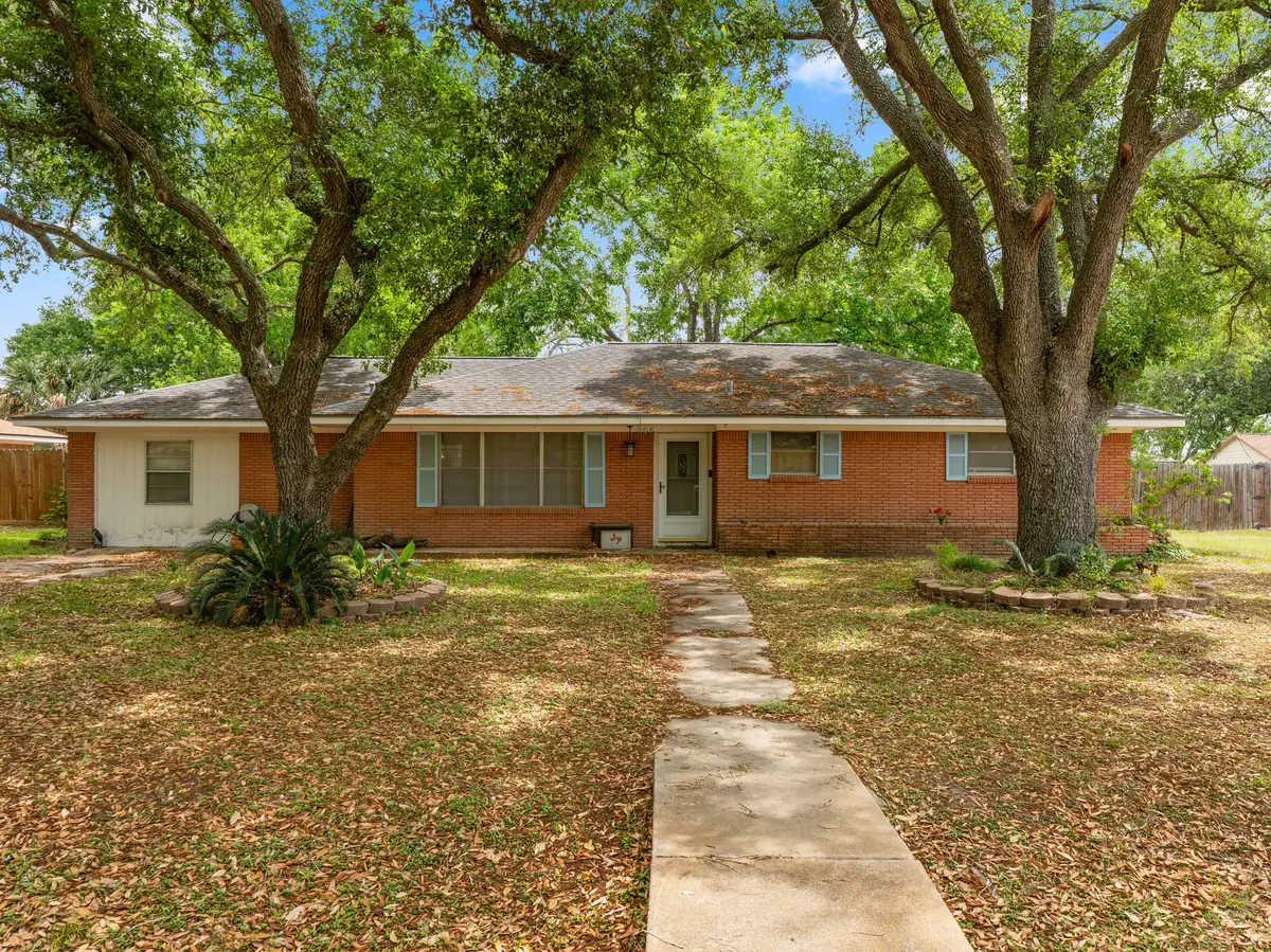 208 Lindsey Avenue, Bay City, TX 77414 - #1