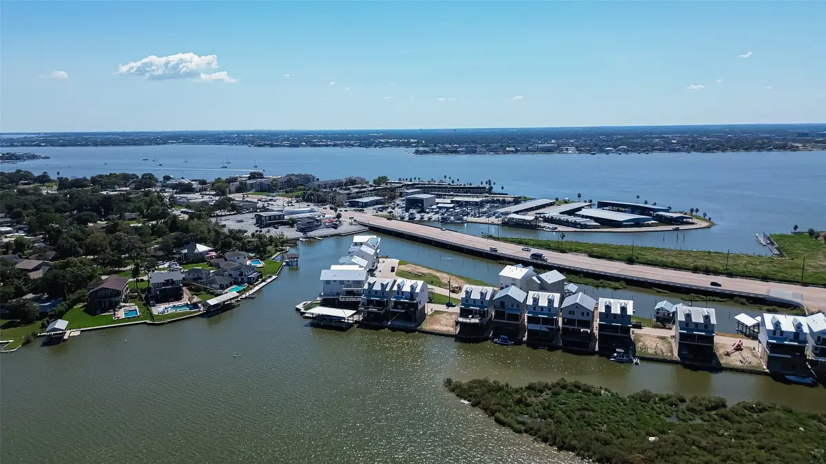 34 Commander Runco Lane, Seabrook, TX 77586 - Image #1