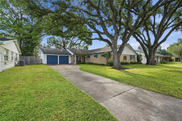 9811 Greenwillow Street, Houston, TX 77096
