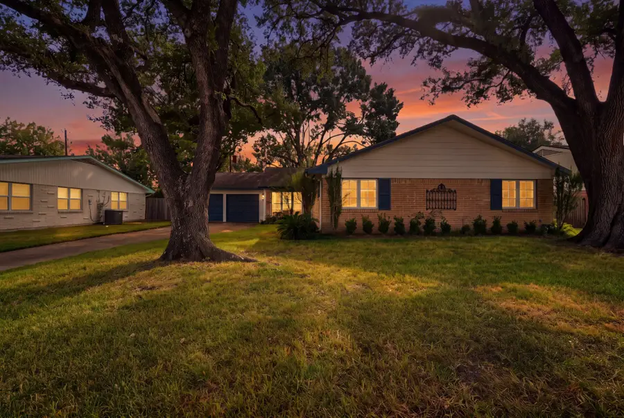 9811 Greenwillow Street, Houston, TX 77096 - #3