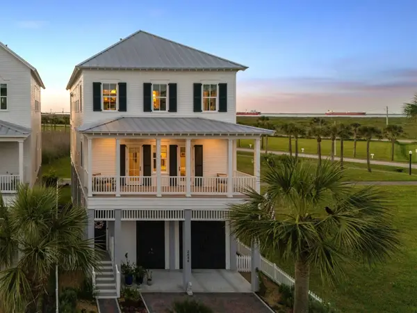 2646 E Seaside Drive, Galveston, TX 77550