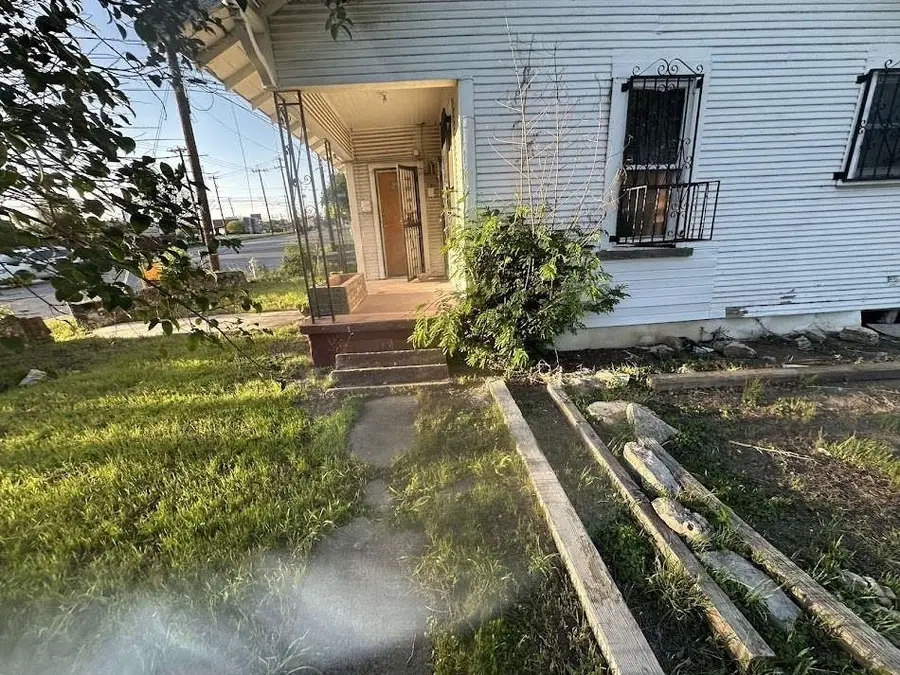 1718 N Walters, San Antonio, TX 78208 - Image #3