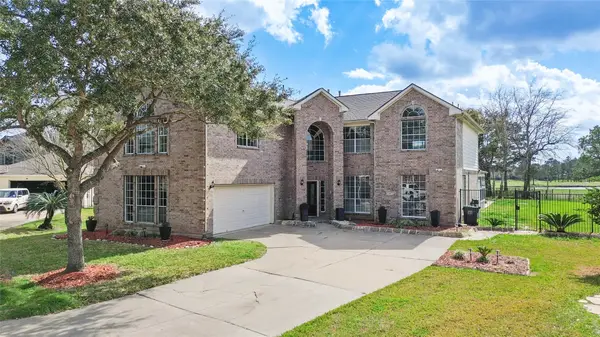 230 Walnut Cove Lane, Pearland, TX 77584