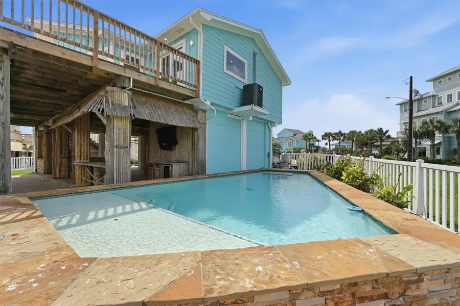 1326 Hawaii Drive, Tiki Island, TX 77554 - #3