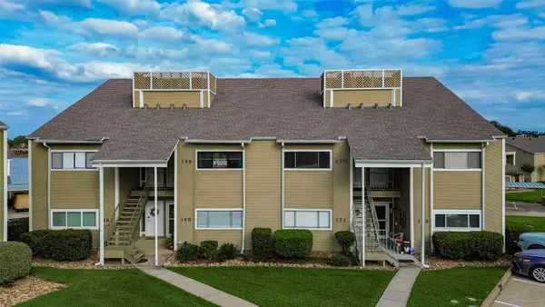 168 April Point Drive S #168, Conroe, TX 77356