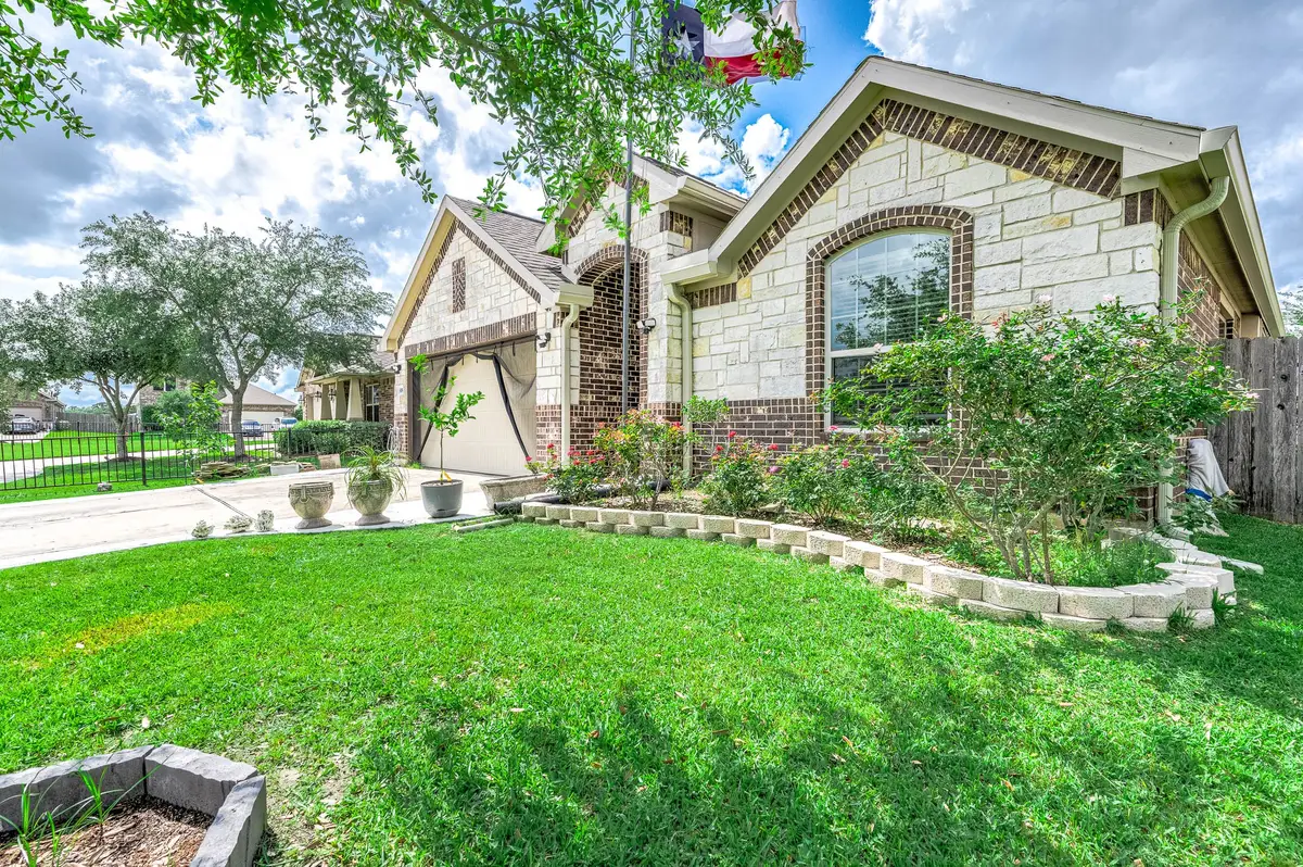 3050 Coreopsis Court, Dickinson, TX 77539 - Image #1