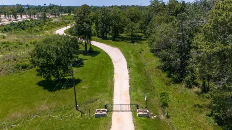 011 Oak Park Trail, Onalaska, TX 77360 - Image #2