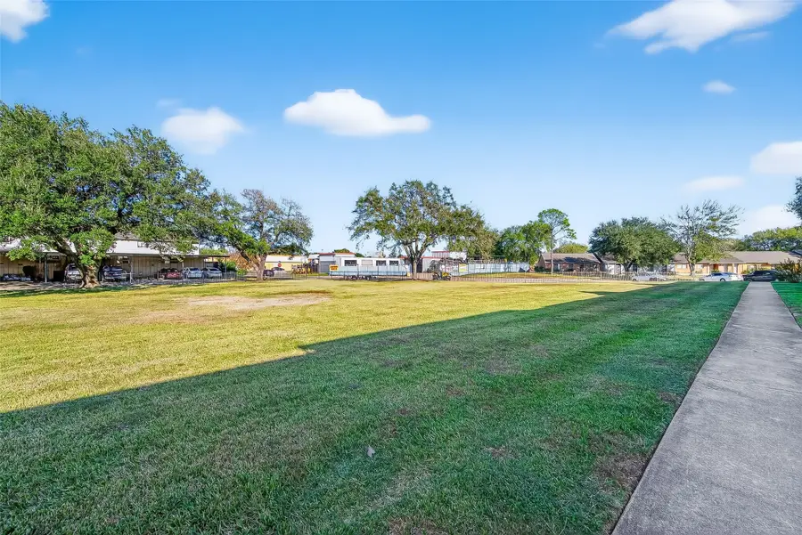 8462 Leawood Boulevard, Houston, TX 77072 - Image #3