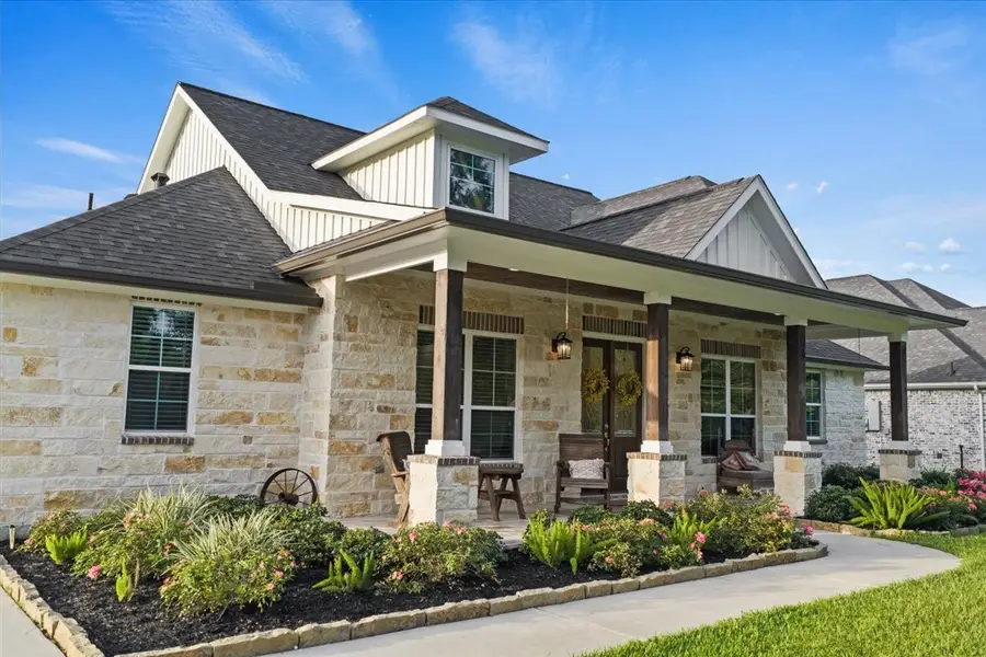 907 Oak Street, Anahuac, TX 77514 - #3