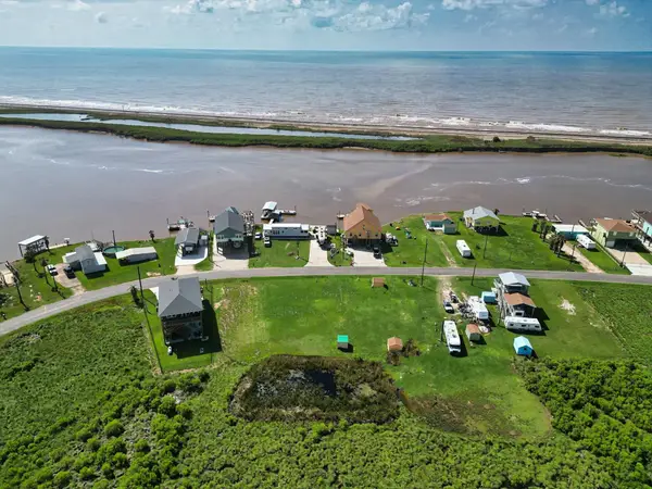 540 Private Road 675, Sargent, TX 77414