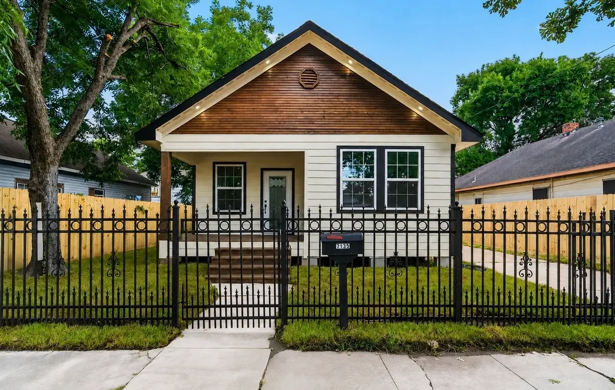 7135 Avenue E, Houston, TX 77011 - #1