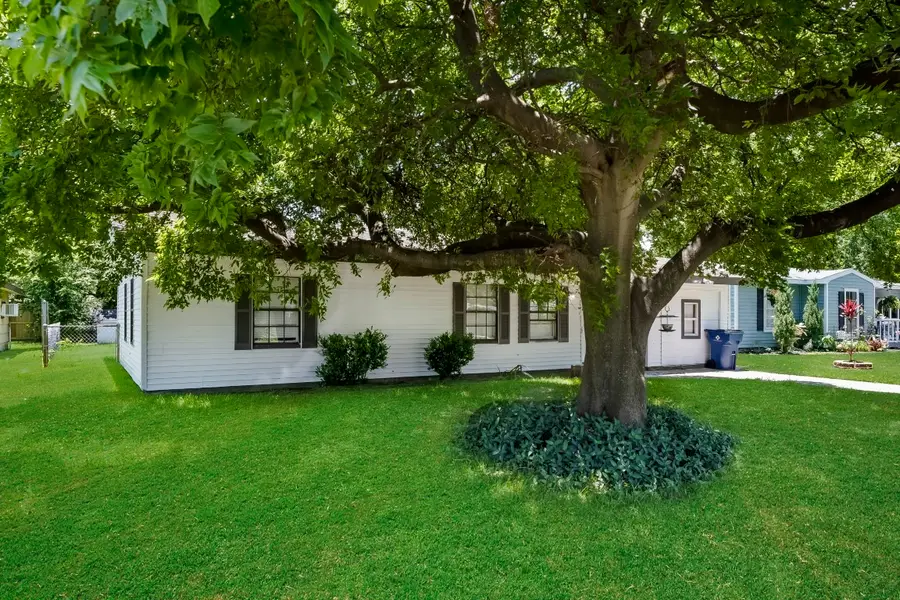 1805 1st Avenue N, Texas City, TX 77590 - #2