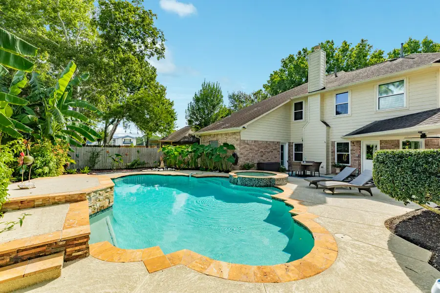 412 Melodywood Drive, Friendswood, TX 77546 - Image #2