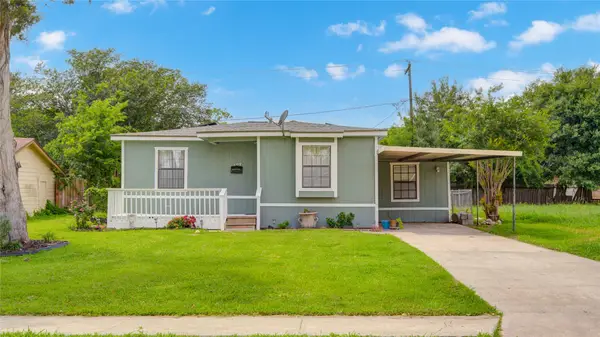 127 Huisache Street, Lake Jackson, TX 77566