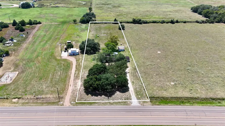 2388 Us Highway 77 S, Hallettsville, TX 77964 - Image #2