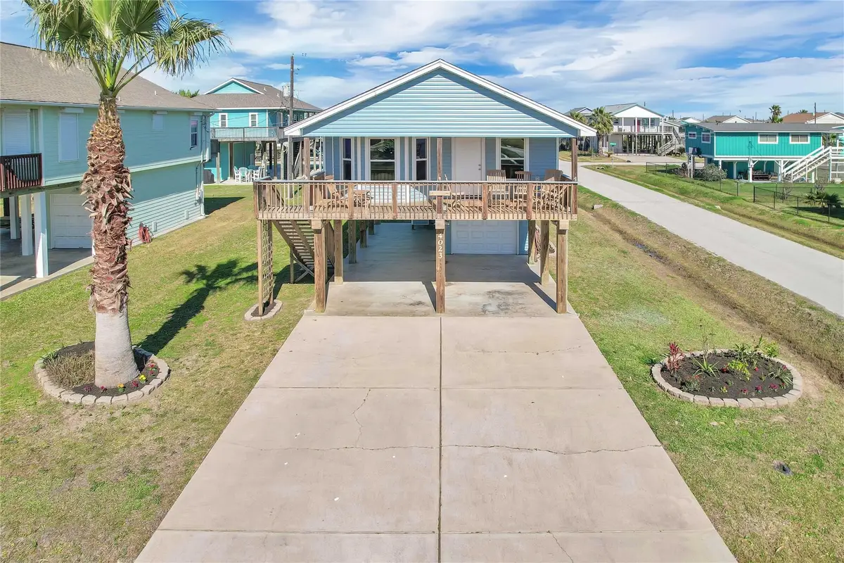 4023 Grayson Dr, Galveston, TX 77554 - Image #1