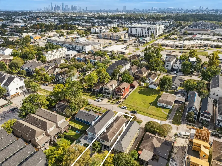 1315 W 22nd Street, Houston, TX 77008 - Image #2