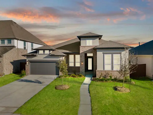 12223 Warbler Drive, Mont Belvieu, TX 77523